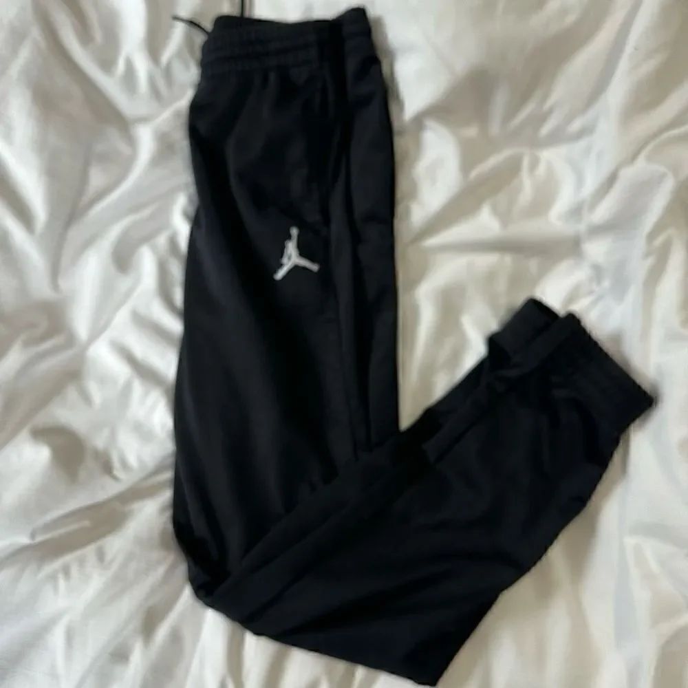 Jordan boys sports pants size L